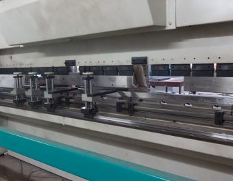 working-room-of-hindustan-hydraulics-ehp-150-machine